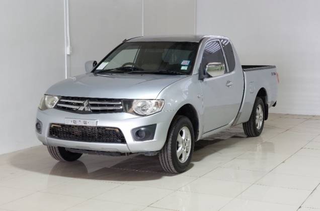 Triton Cab 2.4 GLX (CD/MP3)(MNC)( MY10)(CNG) MT*