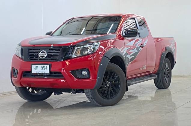 NP300 Navara King Cab 2.5 E Calibre Black Edition ll MT*