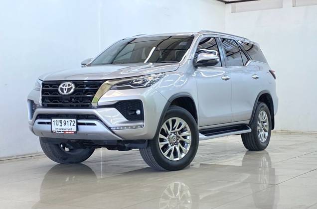 Fortuner 2.4 V  (MY20) AT*