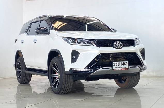 Fortuner 2.4 Legender Black Top (MY20) AT* - ภาพย่อที่ 3