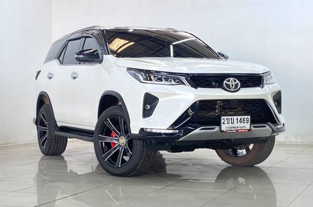 Fortuner 2.4 Legender Black Top (MY20) AT* - ภาพย่อที่ 5