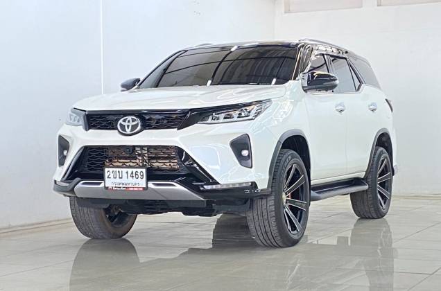 Fortuner 2.4 Legender Black Top (MY20) AT* - ภาพย่อที่ 4