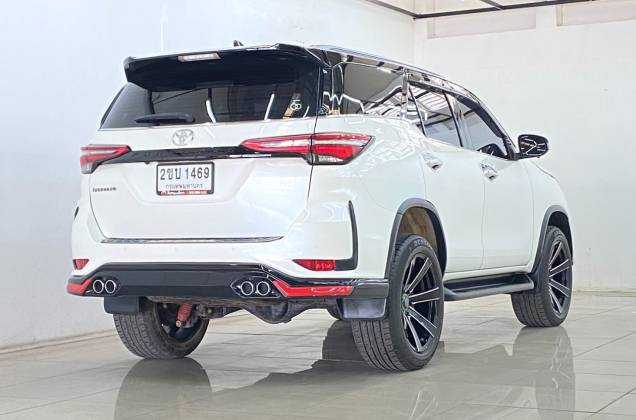 Fortuner 2.4 Legender Black Top (MY20) AT* - ภาพย่อที่ 6