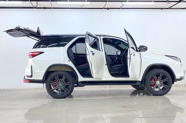 Fortuner 2.4 Legender Black Top (MY20) AT* - ภาพย่อที่ 11