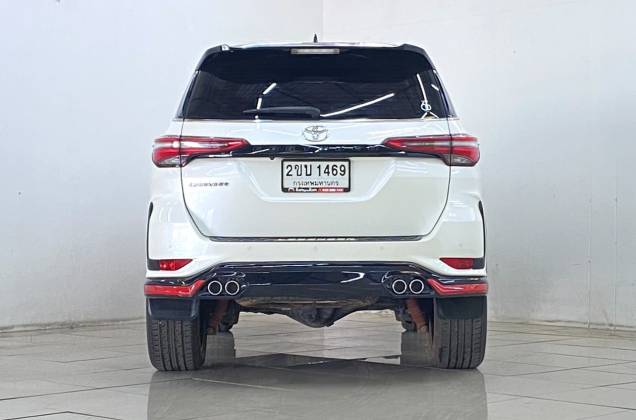 Fortuner 2.4 Legender Black Top (MY20) AT* - ภาพย่อที่ 7