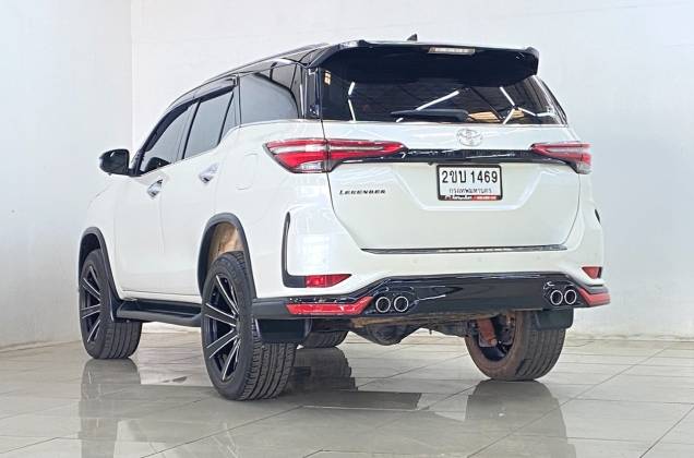 Fortuner 2.4 Legender Black Top (MY20) AT* - ภาพย่อที่ 8