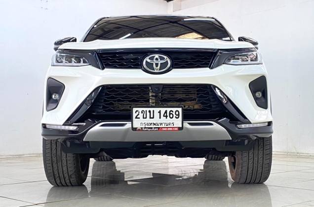 Fortuner 2.4 Legender Black Top (MY20) AT* - ภาพย่อที่ 15