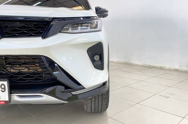 Fortuner 2.4 Legender Black Top (MY20) AT* - ภาพย่อที่ 17