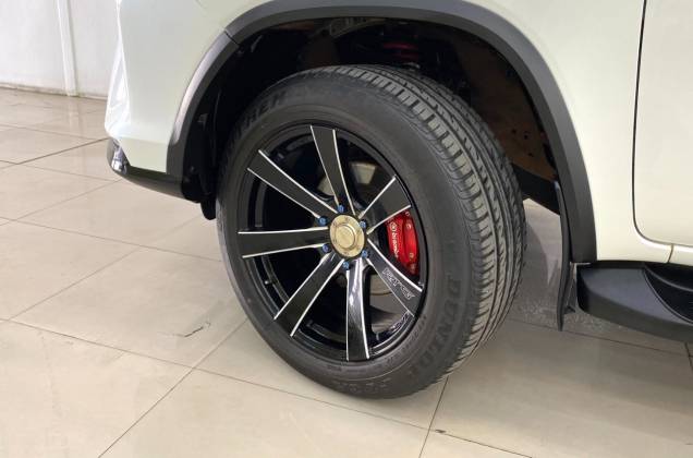 Fortuner 2.4 Legender Black Top (MY20) AT* - ภาพย่อที่ 12