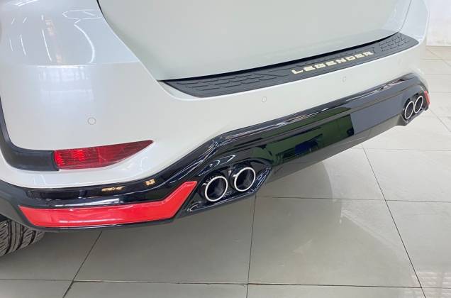 Fortuner 2.4 Legender Black Top (MY20) AT* - ภาพย่อที่ 24