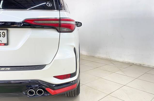 Fortuner 2.4 Legender Black Top (MY20) AT* - ภาพย่อที่ 19