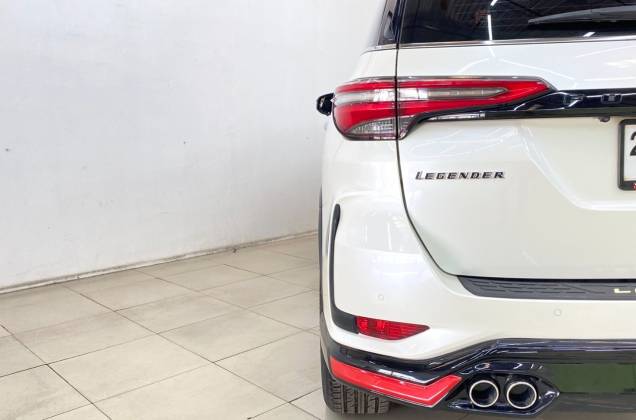 Fortuner 2.4 Legender Black Top (MY20) AT* - ภาพย่อที่ 18