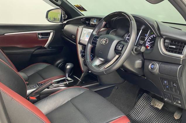 Fortuner 2.4 Legender Black Top (MY20) AT* - ภาพย่อที่ 32