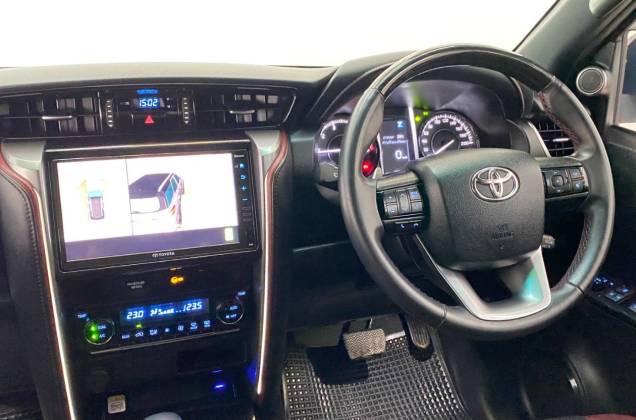 Fortuner 2.4 Legender Black Top (MY20) AT* - ภาพย่อที่ 38