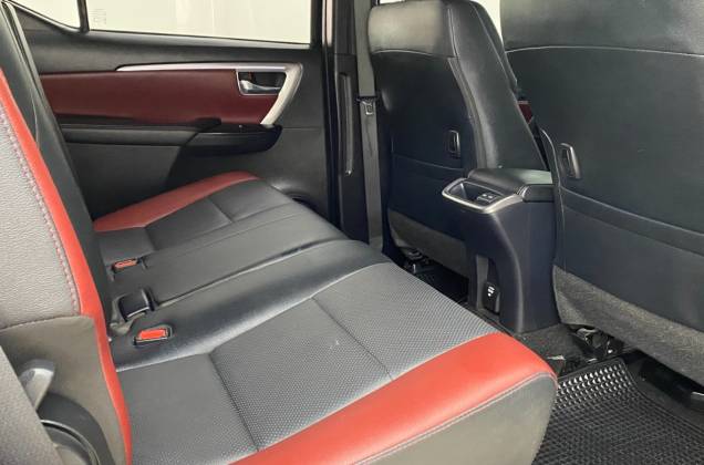 Fortuner 2.4 Legender Black Top (MY20) AT* - ภาพย่อที่ 31