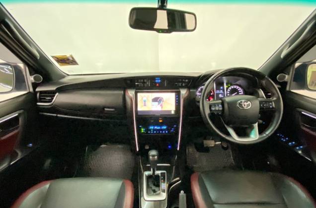 Fortuner 2.4 Legender Black Top (MY20) AT* - ภาพย่อที่ 39