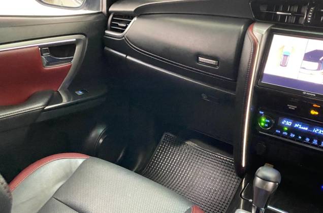 Fortuner 2.4 Legender Black Top (MY20) AT* - ภาพย่อที่ 36