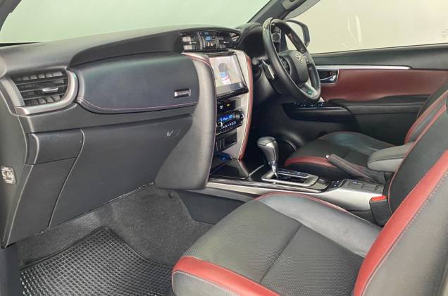 Fortuner 2.4 Legender Black Top (MY20) AT* - ภาพย่อที่ 34