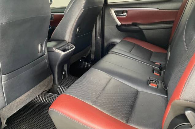 Fortuner 2.4 Legender Black Top (MY20) AT* - ภาพย่อที่ 35