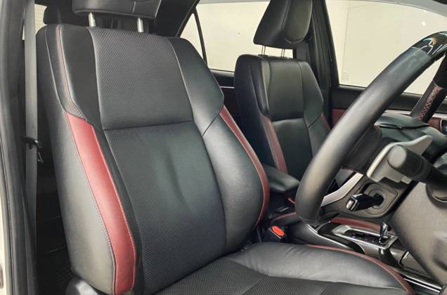 Fortuner 2.4 Legender Black Top (MY20) AT* - ภาพย่อที่ 33