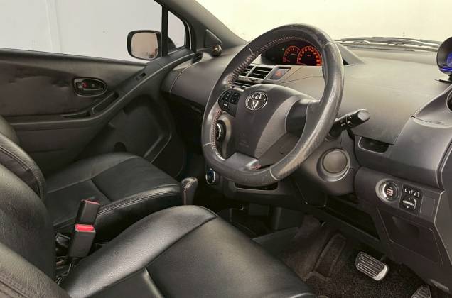 Yaris 1.5 RS AT* - ภาพย่อที่ 12