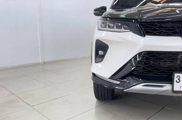 Fortuner 2.4 Legender Black Top 4WD (MY20) AT* - ภาพย่อที่ 6