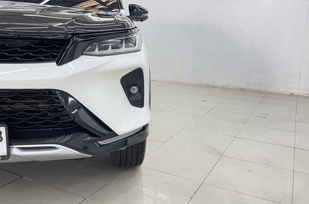 Fortuner 2.4 Legender Black Top 4WD (MY20) AT* - ภาพย่อที่ 7