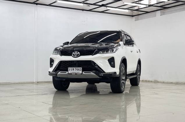 Fortuner 2.4 Legender Black Top 4WD (MY20) AT* - ภาพย่อที่ 8