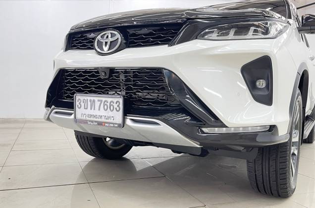 Fortuner 2.4 Legender Black Top 4WD (MY20) AT* - ภาพย่อที่ 9