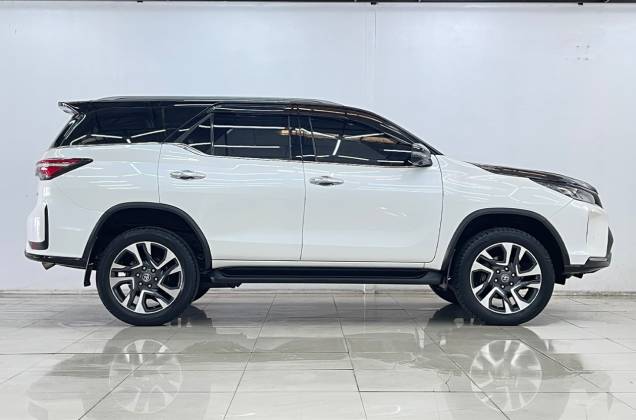 Fortuner 2.4 Legender Black Top 4WD (MY20) AT* - ภาพย่อที่ 10