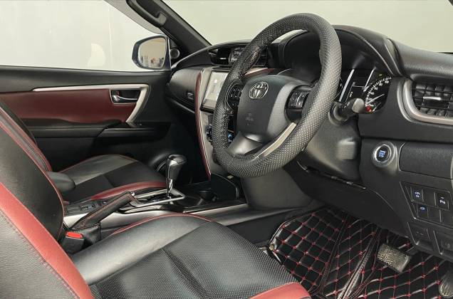 Fortuner 2.4 Legender Black Top 4WD (MY20) AT* - ภาพย่อที่ 25