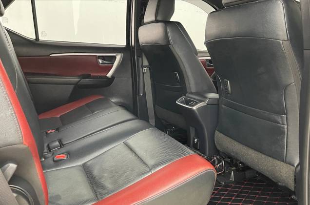 Fortuner 2.4 Legender Black Top 4WD (MY20) AT* - ภาพย่อที่ 28