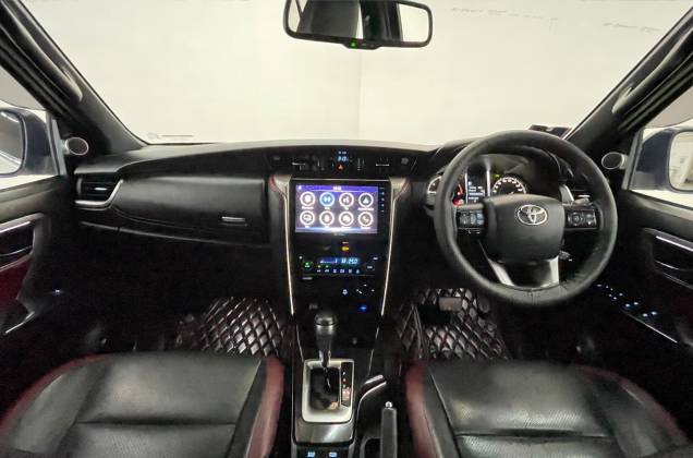 Fortuner 2.4 Legender Black Top 4WD (MY20) AT* - ภาพย่อที่ 27