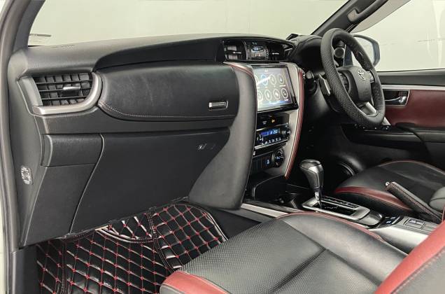 Fortuner 2.4 Legender Black Top 4WD (MY20) AT* - ภาพย่อที่ 31