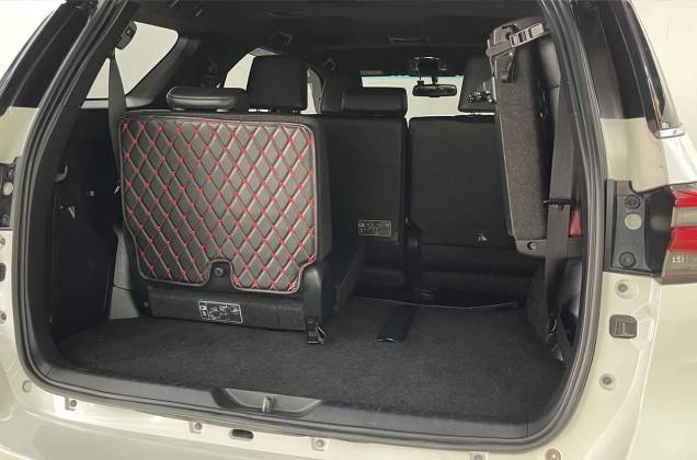 Fortuner 2.4 Legender Black Top 4WD (MY20) AT* - ภาพย่อที่ 32