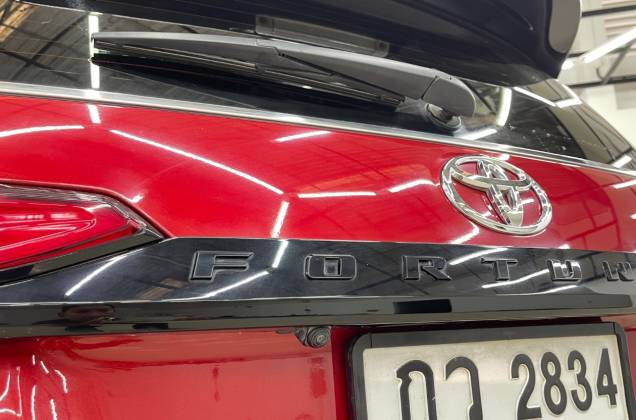 Fortuner 2.4 Legender Black Top (MY20) AT* - ภาพย่อที่ 17