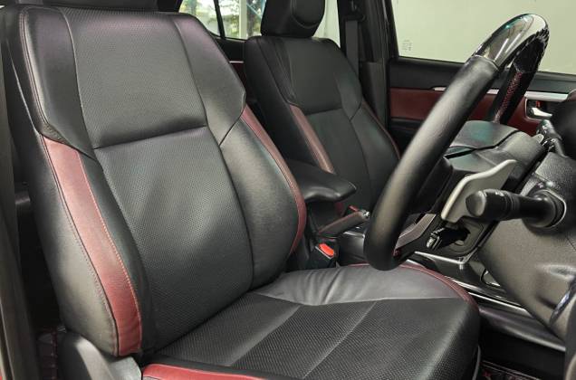 Fortuner 2.4 Legender Black Top (MY20) AT* - ภาพย่อที่ 26