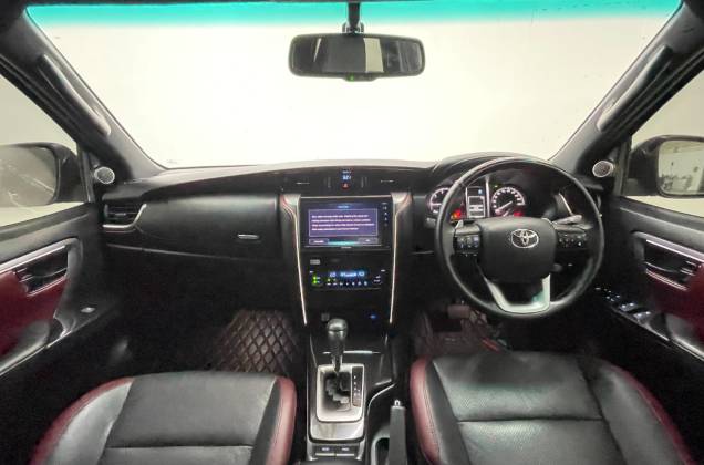 Fortuner 2.4 Legender Black Top (MY20) AT* - ภาพย่อที่ 32