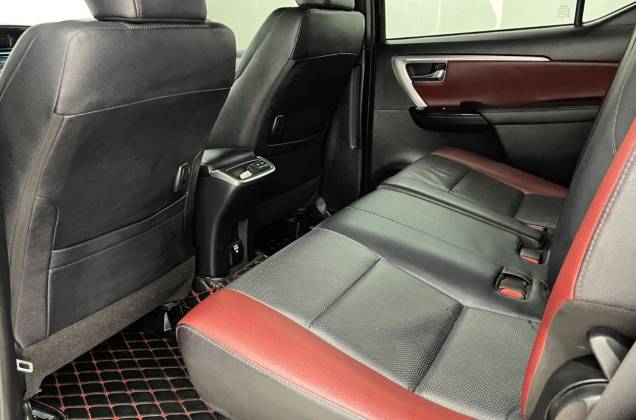 Fortuner 2.4 Legender Black Top (MY20) AT* - ภาพย่อที่ 28