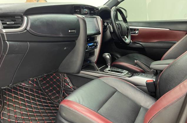 Fortuner 2.4 Legender Black Top (MY20) AT* - ภาพย่อที่ 27