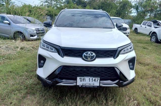 Fortuner 2.4 Legender Black Top (MY20) AT