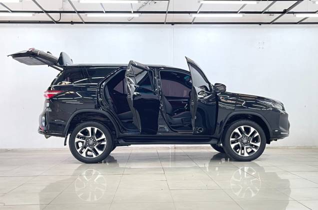 Fortuner 2.4 Legender (MY20) AT - ภาพย่อที่ 11