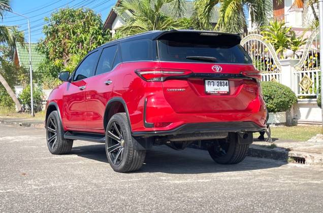 Fortuner 2.4 Legender Black Top (MY20) AT* - ภาพย่อที่ 6