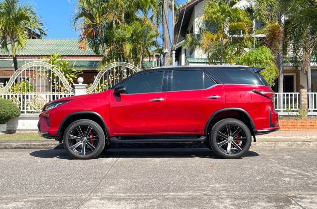 Fortuner 2.4 Legender Black Top (MY20) AT* - ภาพย่อที่ 10