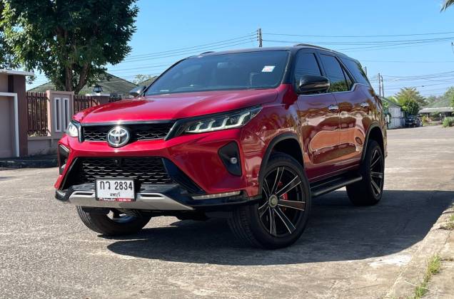 Fortuner 2.4 Legender Black Top (MY20) AT* - ภาพย่อที่ 2