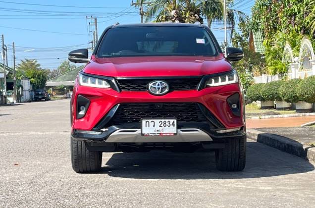 Fortuner 2.4 Legender Black Top (MY20) AT* - ภาพย่อที่ 3