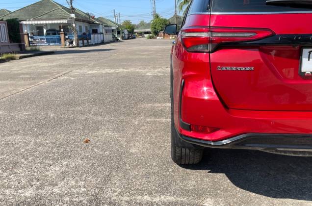 Fortuner 2.4 Legender Black Top (MY20) AT* - ภาพย่อที่ 15