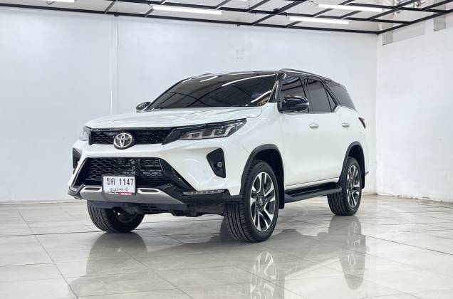 Fortuner 2.4 Legender Black Top (MY20) AT - ภาพย่อที่ 2