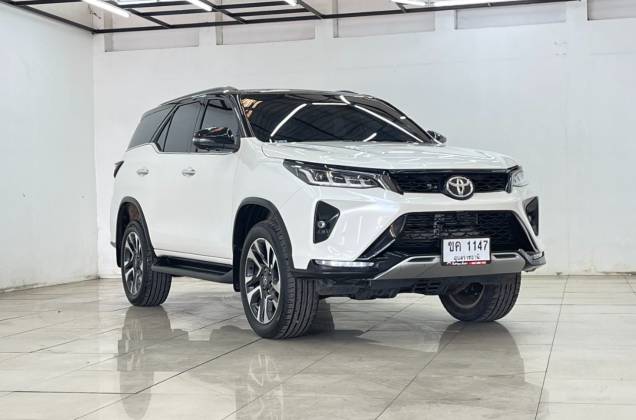 Fortuner 2.4 Legender Black Top (MY20) AT - ภาพย่อที่ 5