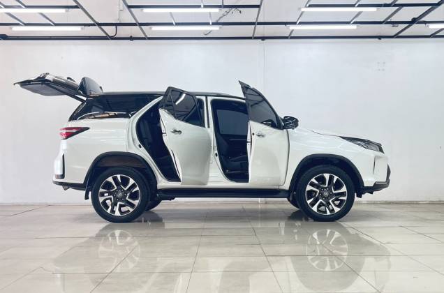 Fortuner 2.4 Legender Black Top (MY20) AT - ภาพย่อที่ 11